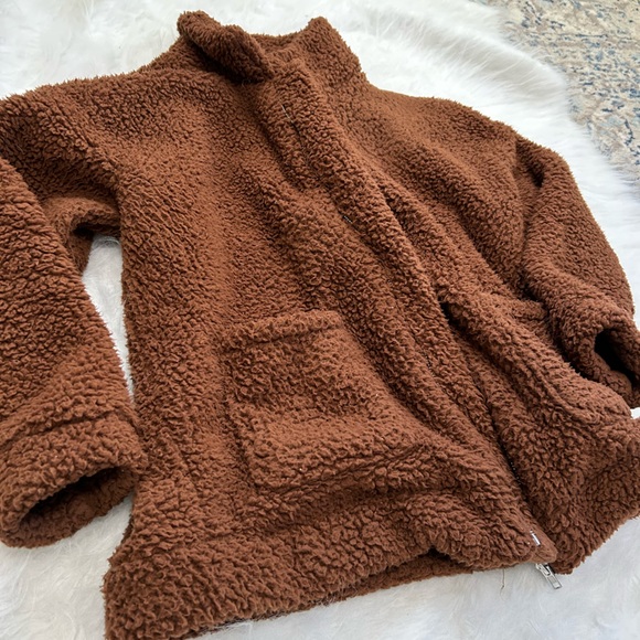 Brown teddy bear fuzzy jacket - Picture 3 of 4